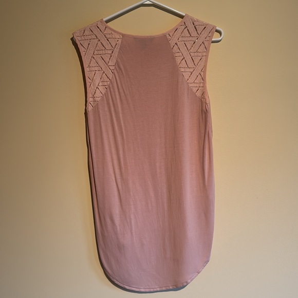 Four (4) Banana Republic tank tops - all size medium. - Picture 3 of 9